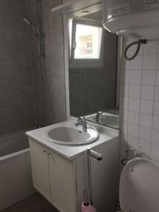 For rent Pessac 1 room 28 m2 Gironde (33600) photo 3