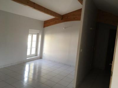 Louer Appartement 48 m2 Saint-seurin-de-cursac