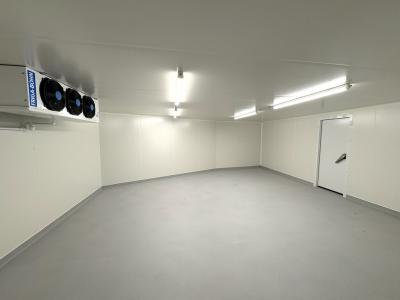 Louer Commerce 700 m2 Montelimar