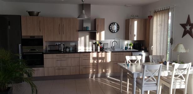 For sale Medis 3 rooms 78 m2 Charente maritime (17600) photo 2
