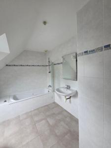 For sale Ploemel 4 rooms 77 m2 Morbihan (56400) photo 3