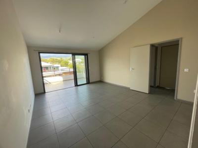 Louer Appartement 65 m2 Saint-pierre