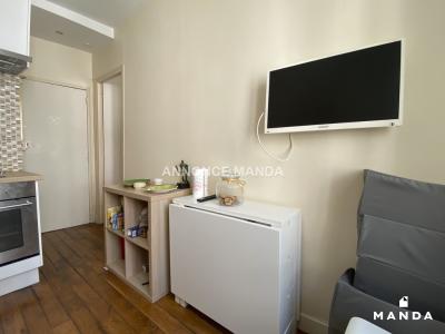 Louer Appartement Paris-17eme-arrondissement 1133 euros