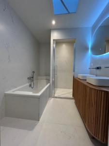 For sale Bordeaux 10 rooms 388 m2 Gironde (33200) photo 4