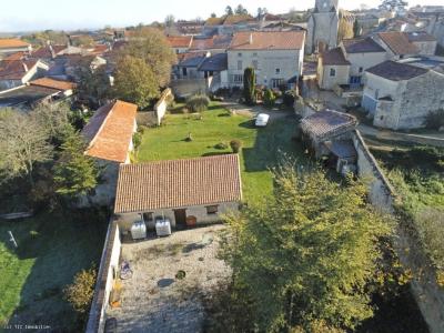 Acheter Maison 495 m2 Aigre