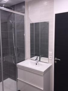 For rent Courbevoie 2 rooms 40 m2 Hauts de Seine (92400) photo 0