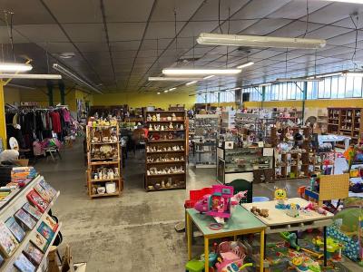 Acheter Local commercial Lussac-les-chateaux 288400 euros