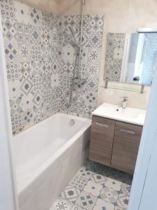 For rent Marseille-5eme-arrondissement 2 rooms 41 m2 Bouches du Rhone (13005) photo 4