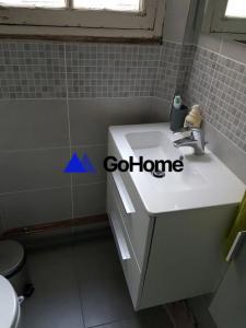 Louer Appartement 18 m2 Paris-18eme-arrondissement