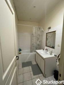 For rent Lyon-2eme-arrondissement 1 room 90 m2 Rhone (69002) photo 4