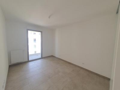 Louer Appartement 169 m2 Beaurecueil