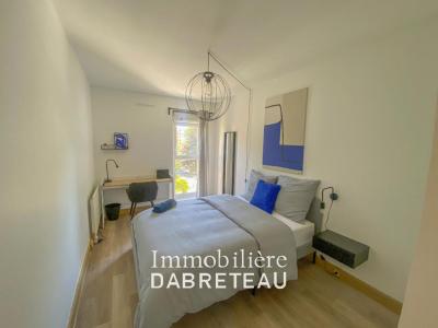 For rent Lyon-7eme-arrondissement 4 rooms 68 m2 Rhone (69007) photo 0