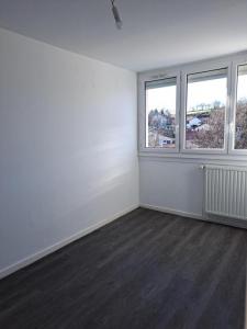 Louer Appartement Roche-la-moliere 604 euros