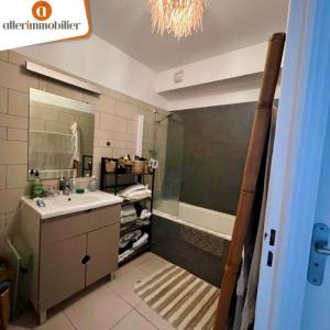 For rent Saint-gilles-les-bains 2 rooms 51 m2 Reunion (97434) photo 4