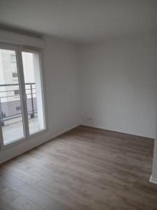 For rent Courbevoie 3 rooms 72 m2 Hauts de Seine (92400) photo 0