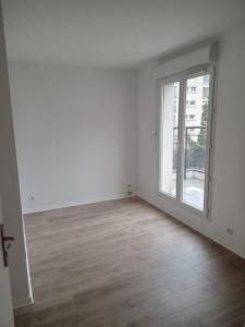Louer Appartement 72 m2 Courbevoie