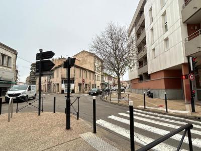 Louer Local commercial 108 m2 Nimes
