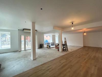 Louer Local commercial Nimes 13320 euros