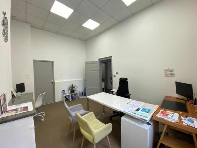 Louer Local commercial 103 m2 Nimes