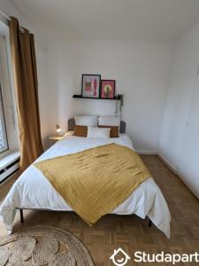 For rent Courbevoie 1 room 10 m2 Hauts de Seine (92400) photo 2