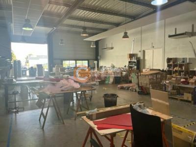 Louer Commerce 1700 m2 Eysines