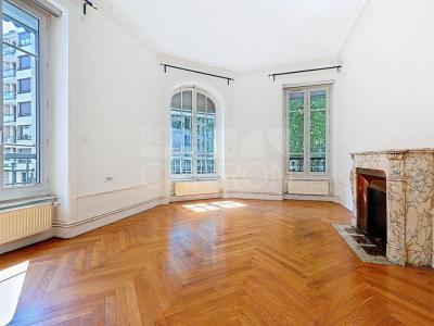 For sale Lyon-7eme-arrondissement 5 rooms 135 m2 Rhone (69007) photo 0