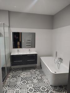 For sale Pau 3 rooms 99 m2 Pyrenees atlantiques (64000) photo 3