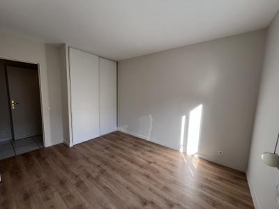 For rent Lyon-7eme-arrondissement 3 rooms 70 m2 Rhone (69007) photo 2