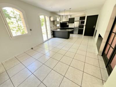 For sale 6 rooms 200 m2 Loire atlantique (44120) photo 2