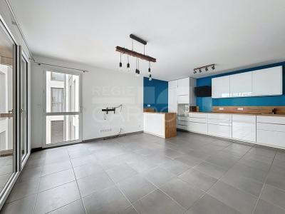 For rent Lyon-7eme-arrondissement 3 rooms 69 m2 Rhone (69007) photo 0