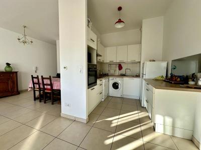 For sale Montpellier 4 rooms 89 m2 Herault (34090) photo 2