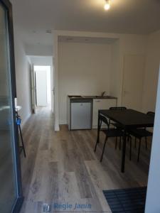 For rent Villeurbanne 1 room 27 m2 Rhone (69100) photo 0