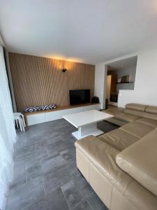 For rent Bron 5 rooms 99 m2 Rhone (69500) photo 0