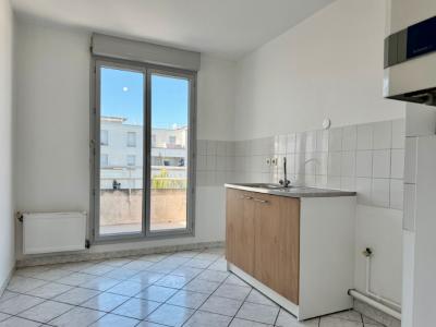 For rent Vaulx-en-velin 3 rooms 60 m2 Rhone (69120) photo 0