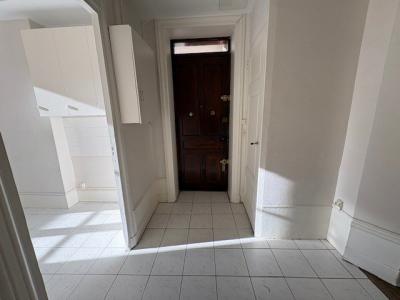 For rent Lyon-6eme-arrondissement 2 rooms 48 m2 Rhone (69006) photo 2