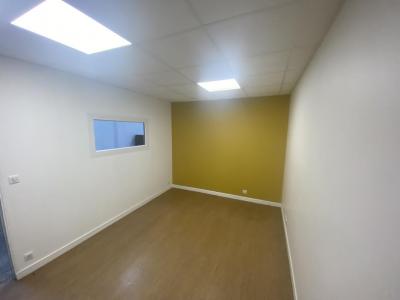 For rent Faches-thumesnil 400 m2 Nord (59155) photo 3