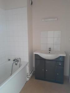 For rent Saint-andre-les-vergers 3 rooms 76 m2 Aube (10120) photo 4