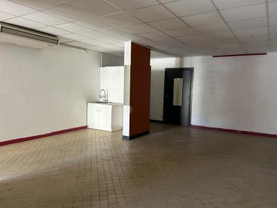 Louer Local commercial 66 m2 Saint-trivier-de-courtes