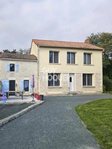 For sale Surgeres 4 rooms 130 m2 Charente maritime (17700) photo 0
