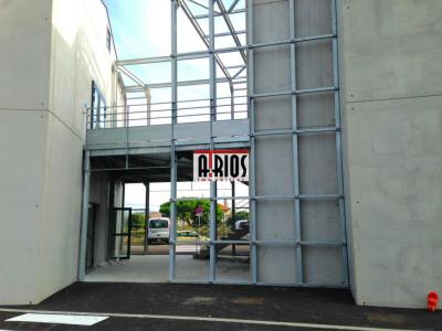 Louer Commerce 155 m2 Hyeres