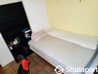 Louer Appartement 12 m2 Evry