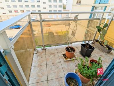 For sale Lyon-8eme-arrondissement 4 rooms 68 m2 Rhone (69008) photo 4