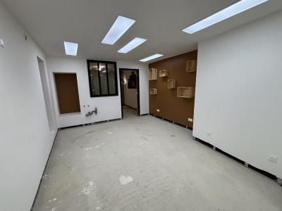 Louer Commerce 80 m2 Bazoches-au-houlme