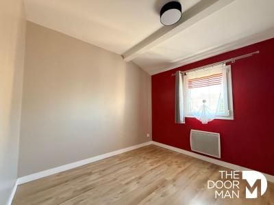 For sale Niort 4 rooms 89 m2 Deux sevres (79000) photo 2