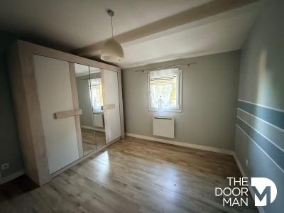 For sale Niort 4 rooms 89 m2 Deux sevres (79000) photo 3