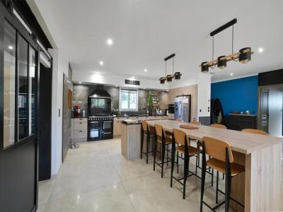 For sale Saint-gilles 8 rooms 232 m2 Gard (30800) photo 2