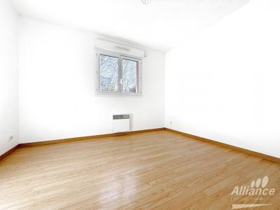 For sale Montbeliard 4 rooms 78 m2 Doubs (25200) photo 3