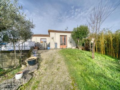 For sale Saint-jean-d'angely 4 rooms 78 m2 Charente maritime (17400) photo 3