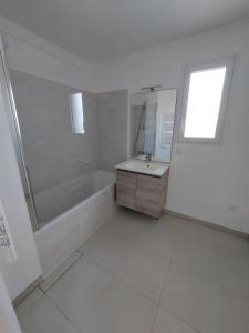 For rent Rognes 3 rooms 68 m2 Bouches du Rhone (13840) photo 3