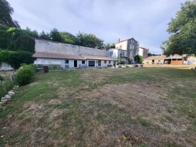 For sale 7 rooms 182 m2 Deux sevres (79160) photo 1